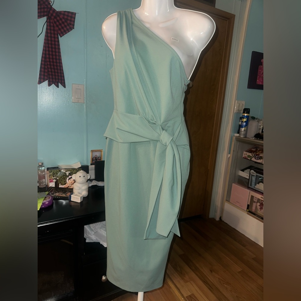 Elegant One-Shoulder Green Dress